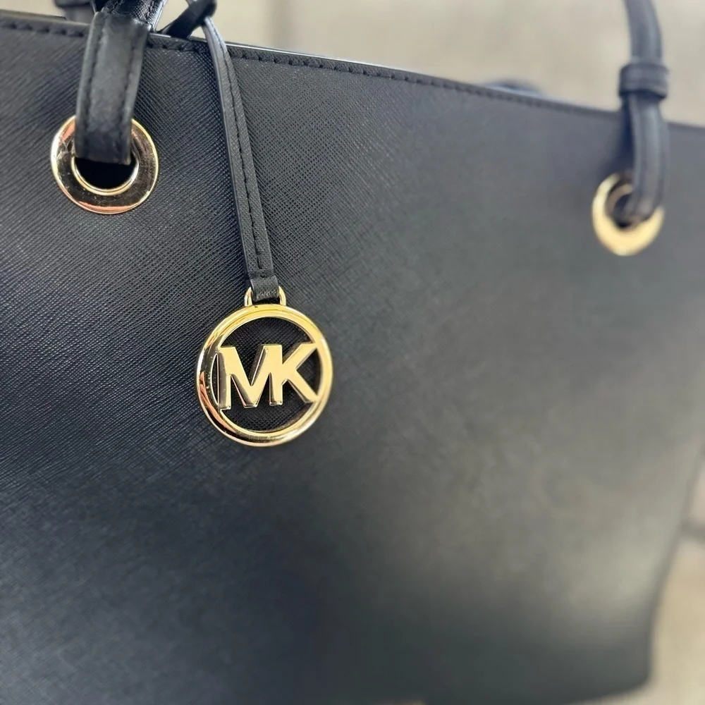 MICHAEL KORS Walsh Saffiano Leather Tote - Picture 5 of 15